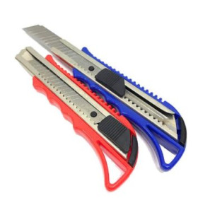 Cutter CNX XF-1883, lama 18mm, profesional